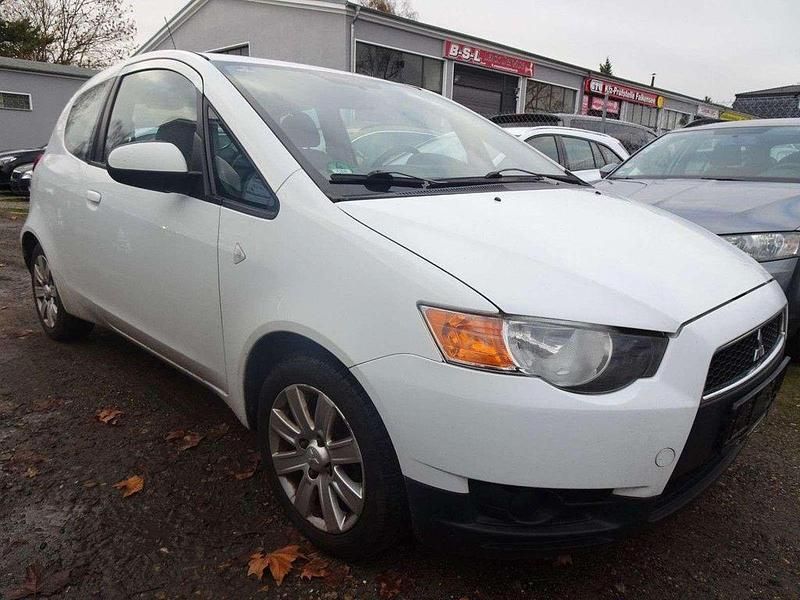 Gebraucht Mitsubishi Colt 95 PS (69 kW) 2011 Weiß Kleinwagen