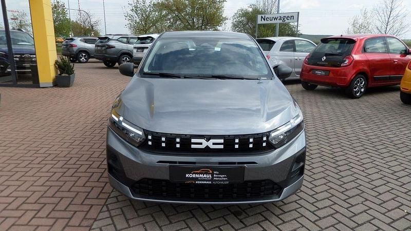 Neu Dacia Sandero Essentiel 67 PS (49 kW) 2026 Grau Limousine