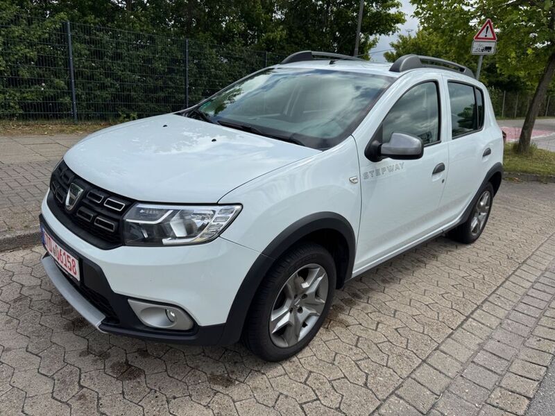 Weiß Gebraucht 2017 Dacia Sandero Prestige Kleinwagen | 6.999 € (Fairer Preis) - Bild 1/4