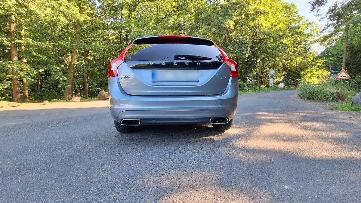Gebraucht Volvo V60 Business Edition 190 PS (139 kW) 2016 Grau Kombi