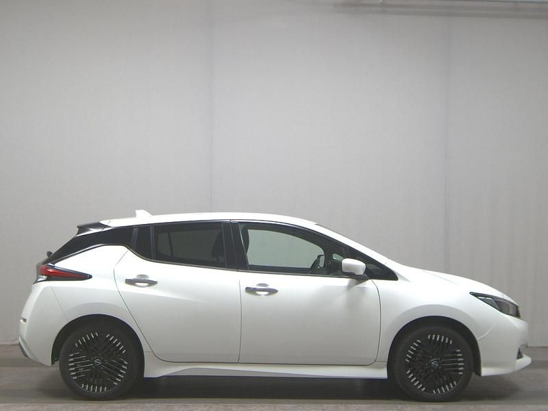 Weiss Gebraucht 2022 Nissan Leaf N-Connecta Kleinwagen | 13.980 € (Guter Preis) - Bild 1/4