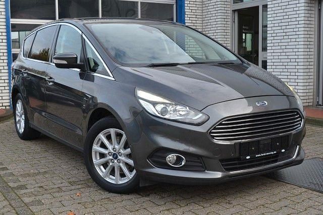 Grau Gebraucht 2016 Ford S-MAX Titanium Van / Kleinbus | 9.685 € (Superpreis) - Bild 1/4