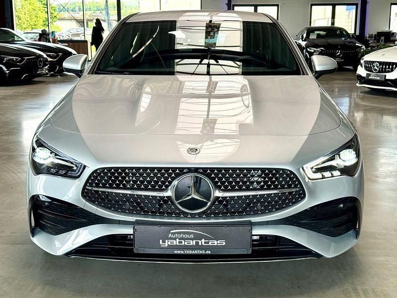 Silber Gebraucht 2024 Mercedes CLA220 Shooting Brake AMG Kombi | 36.900 € (Fairer Preis) - Bild 1/4