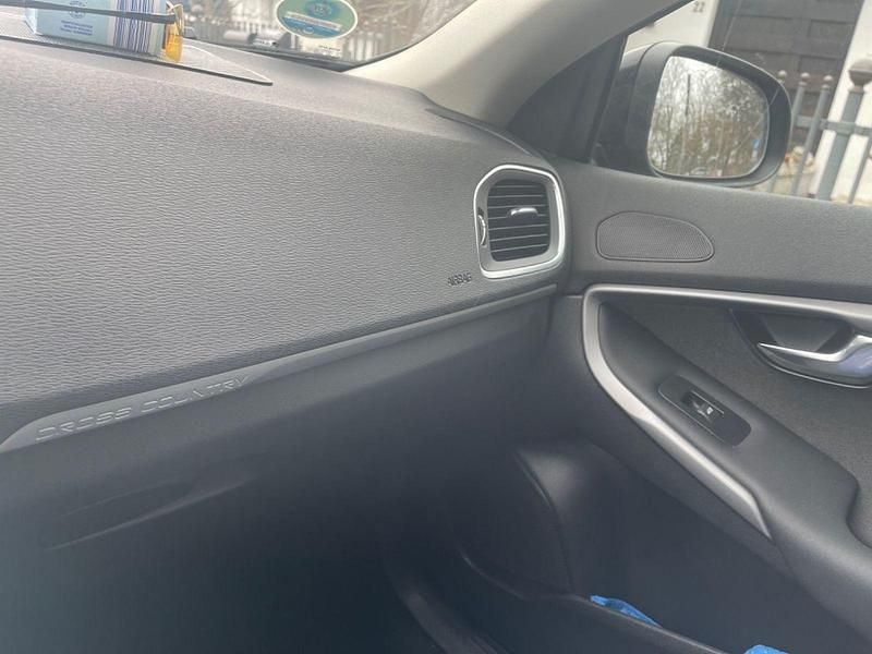 Gebraucht Volvo V40 CC 120 PS (88 kW) 2017 Blau Kombi