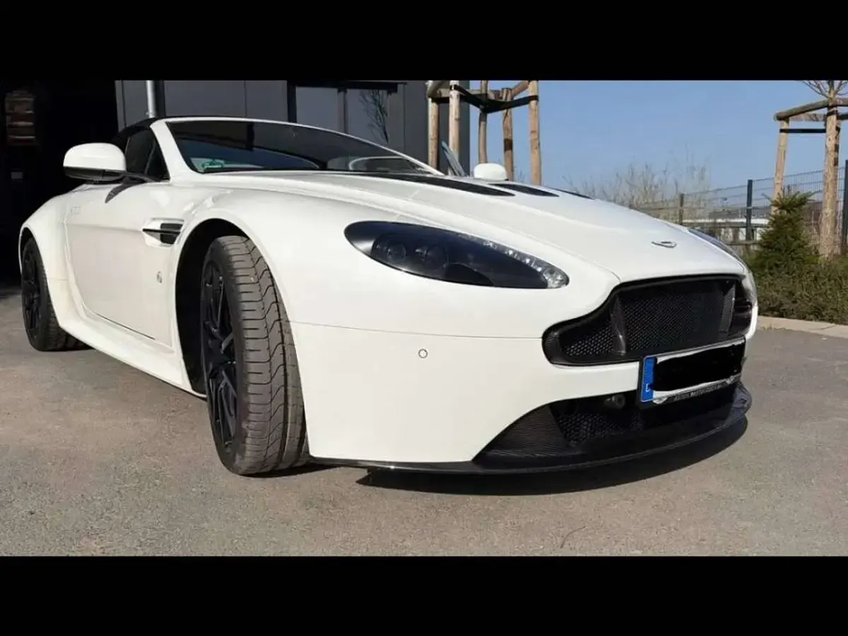 Gebraucht Aston Martin V12 Vantage 572 PS (420 kW) 2015 Weiß Coupé