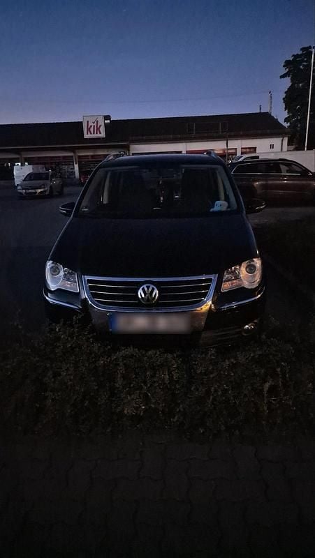 Schwarz Gebraucht 2009 VW Touran Van / Kleinbus | 3.950 € (Fairer Preis) - Bild 1/4