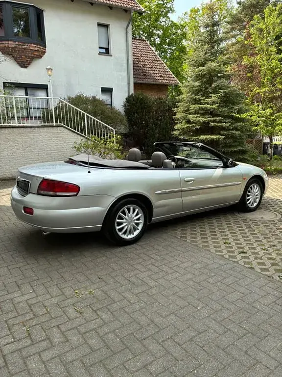 Second-hand Chrysler Sebring Cabriolet 203 CP (149 kW) 2003 Argintiu Cabrio