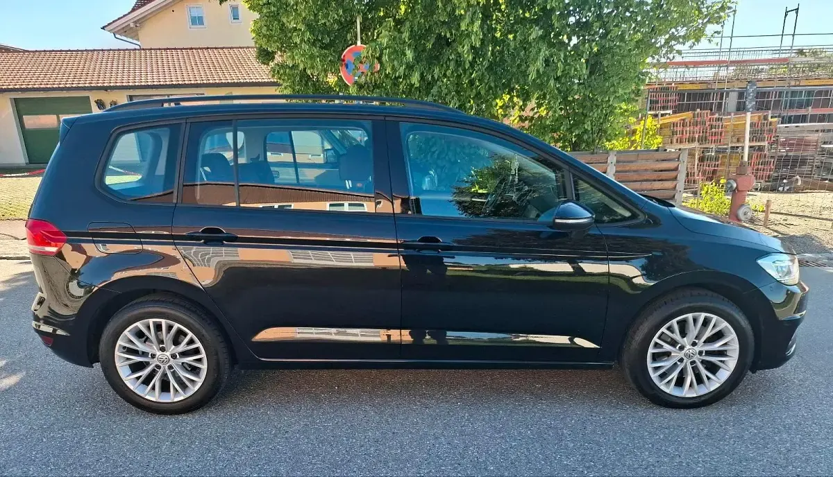 Gebraucht VW Touran 150 PS (110 kW) 2021 Schwarz Van / Kleinbus