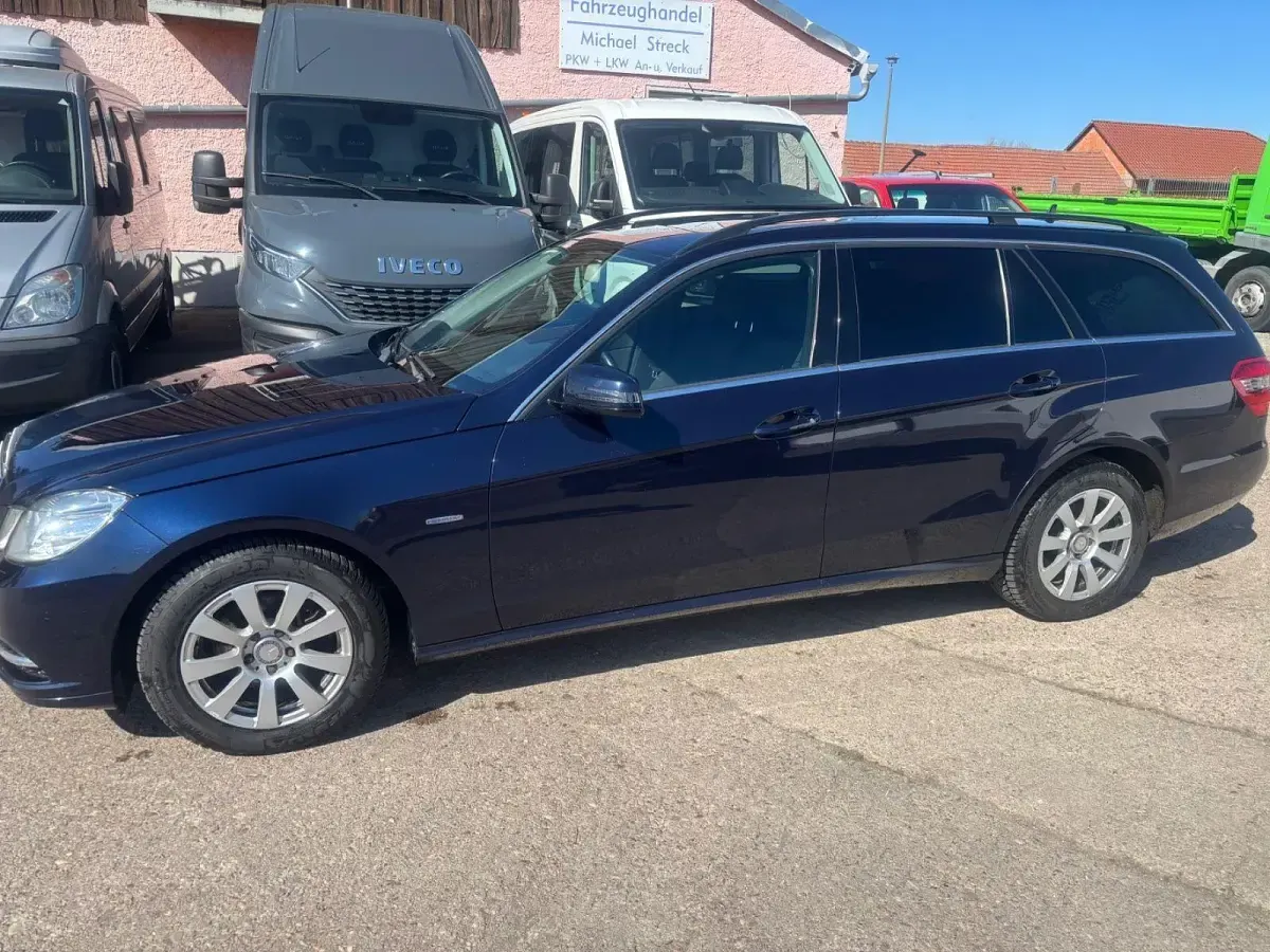 Gebraucht Mercedes E220 170 PS (125 kW) 2012 Blau Kombi