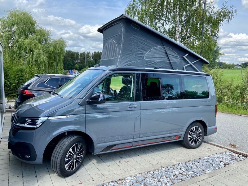 Grau Gebraucht 2022 VW T6.1 Beach Van | 62.000 € (Teuer) - Bild 1/4
