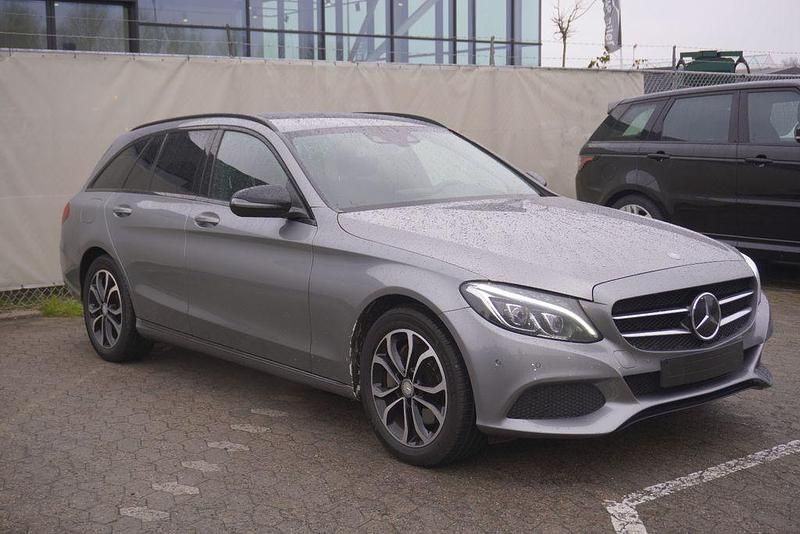 Gebraucht Mercedes C250 204 PS (150 kW) 2015 Silber Limousine