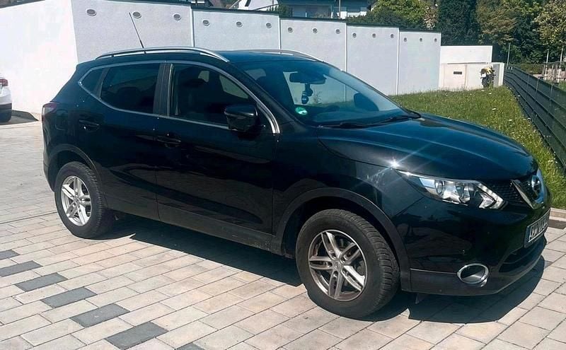 Schwarz Gebraucht 2017 Nissan Qashqai SUV | 9.900 € (Superpreis) - Bild 1/4