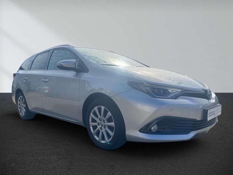 Gebraucht Toyota Auris Multidrive S 116 PS (85 kW) 2019 Platinsilber metallic Kleinwagen