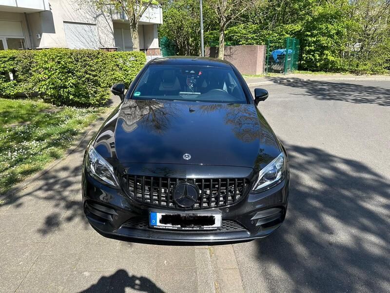 Schwarz Gebraucht 2018 Mercedes C200 Coupé | 28.000 € - Bild 1/4