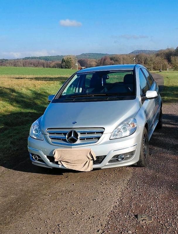 Grau Gebraucht 2011 Mercedes B200 Van / Kleinbus | 8.000 € (Teuer) - Bild 1/4