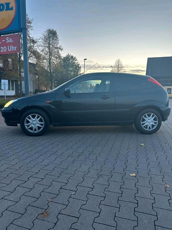 Gebraucht Ford Focus 75 PS (55 kW) 2004 Schwarz Kleinwagen