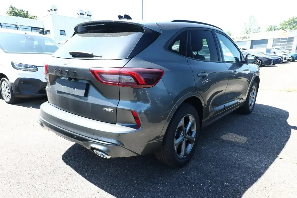 Uusi Ford Kuga ST-Line 180 HP (132 kW) 2025 Harmaa Katumaasturi