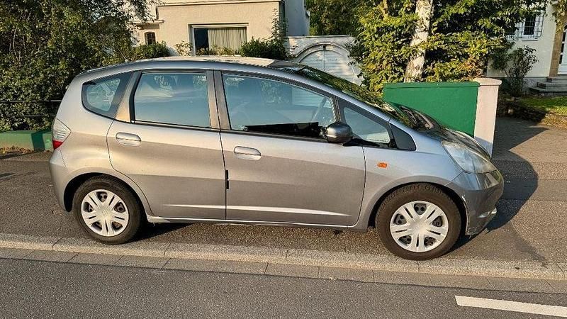 Silber Gebraucht 2009 Honda Jazz Kleinwagen | 3.490 € (Etwas zu teuer) - Bild 1/4