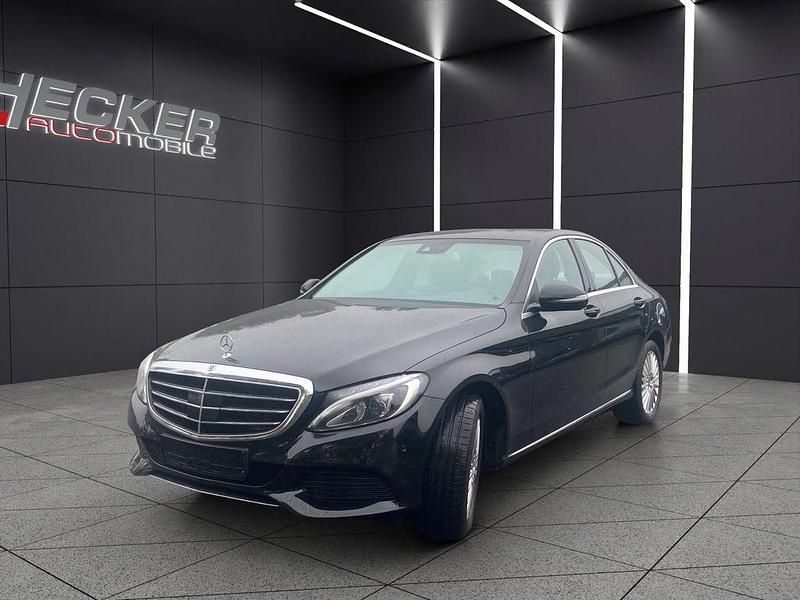 Obsidianschwarz metalliclack Gebraucht 2018 Mercedes C250 Exclusive Limousine | 25.950 € (Fairer Preis) - Bild 1/4