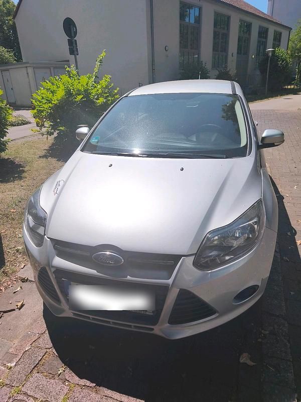 Silber Gebraucht 2011 Ford Focus Kombi | 5.500 € (Fairer Preis) - Bild 1/4