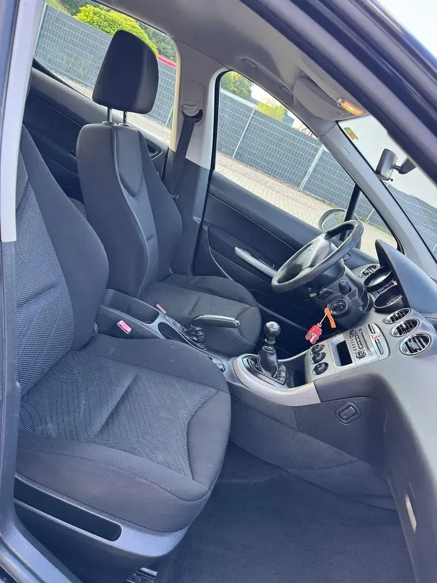 Gebraucht Peugeot 308 Access 111 PS (81 kW) 2012 Schwarz Limousine