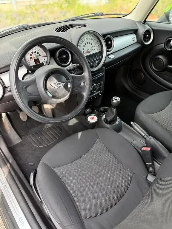 Gebraucht Mini Cooper 75 PS (55 kW) 2013 Schwarz Kleinwagen