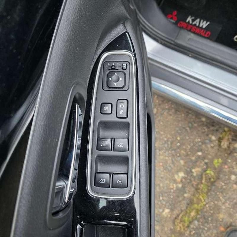 Gebraucht Mitsubishi Outlander P-HEV Basis 135 PS (99 kW) 2020 Platinumgrau SUV