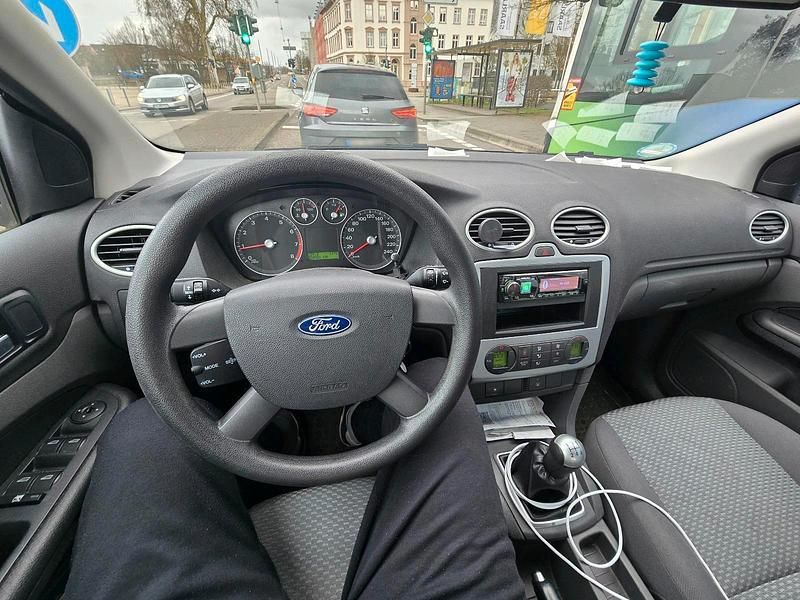 Gebraucht Ford Focus 101 PS (74 kW) 2006 Blau Kombi