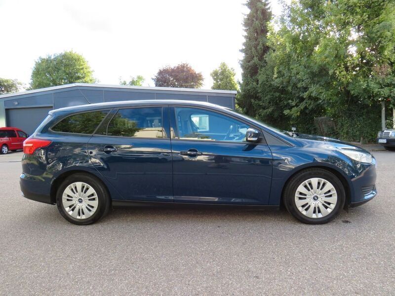 Gebraucht Ford Focus Trend 95 PS (69 kW) 2015 Blau Kombi