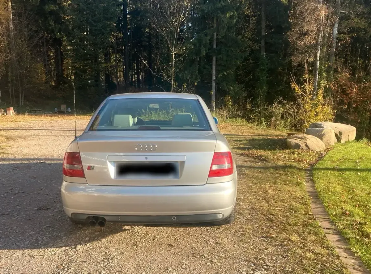 Używany Audi S4 265 KM (194 kW) 1999 Srebrny Sedan/Limuzyna