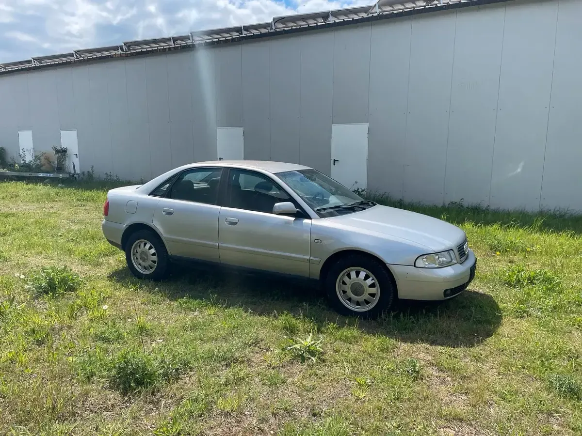 Gebraucht Audi A4 136 PS (100 kW) 2000 Grau Limousine