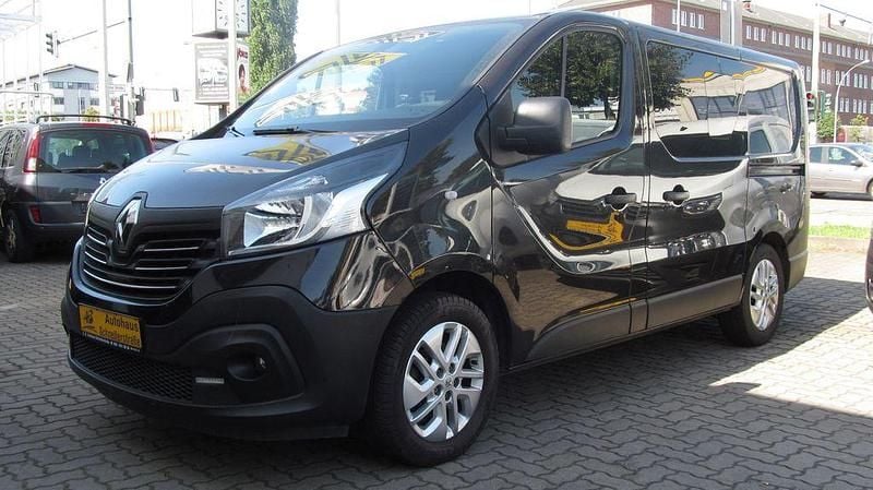 Schwarz Gebraucht 2019 Renault Trafic Komfort Van | 23.681 € - Bild 1/4