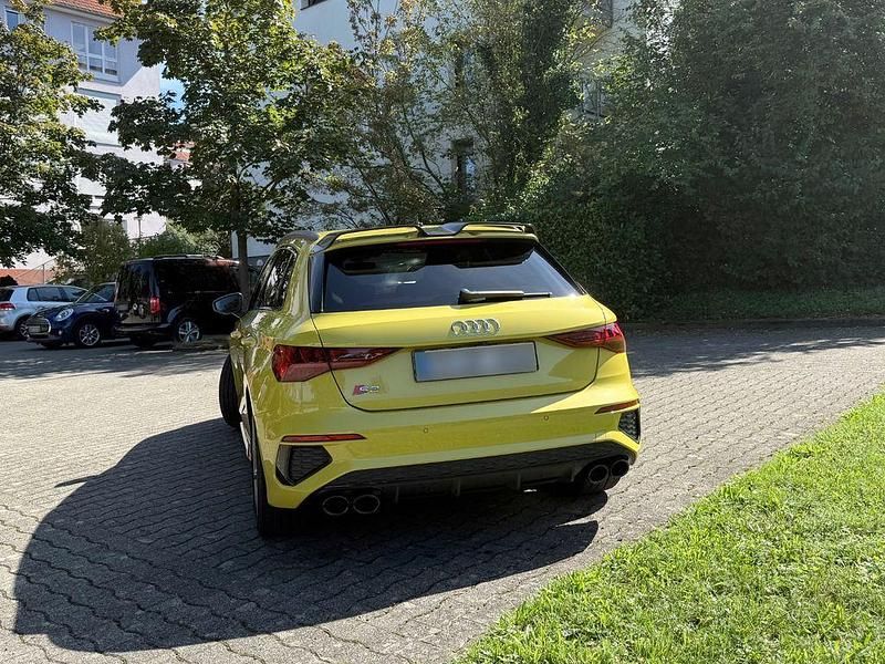 Gebraucht Audi S3 Ambiente 310 PS (228 kW) 2023 Gelb Limousine