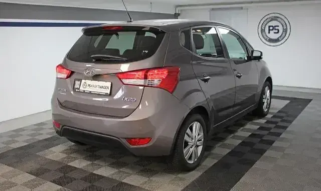 Gebraucht Hyundai ix20 90 PS (66 kW) 2014 Braun Kleinwagen