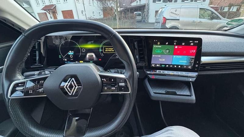 Usado Renault Megane E-Tech Equilibre 96 kW (131 CV) 2023 Blanco Berlina