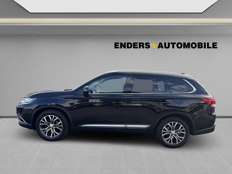 Pantherschwarz (p) Gebraucht 2017 Mitsubishi Outlander Plus SUV | 17.348 € (Fairer Preis) - Bild 1/4