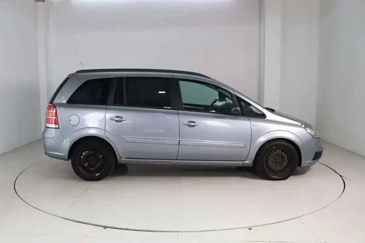 Gebraucht Opel Zafira Edition 150 PS (110 kW) 2005 Silber/grau Van / Kleinbus