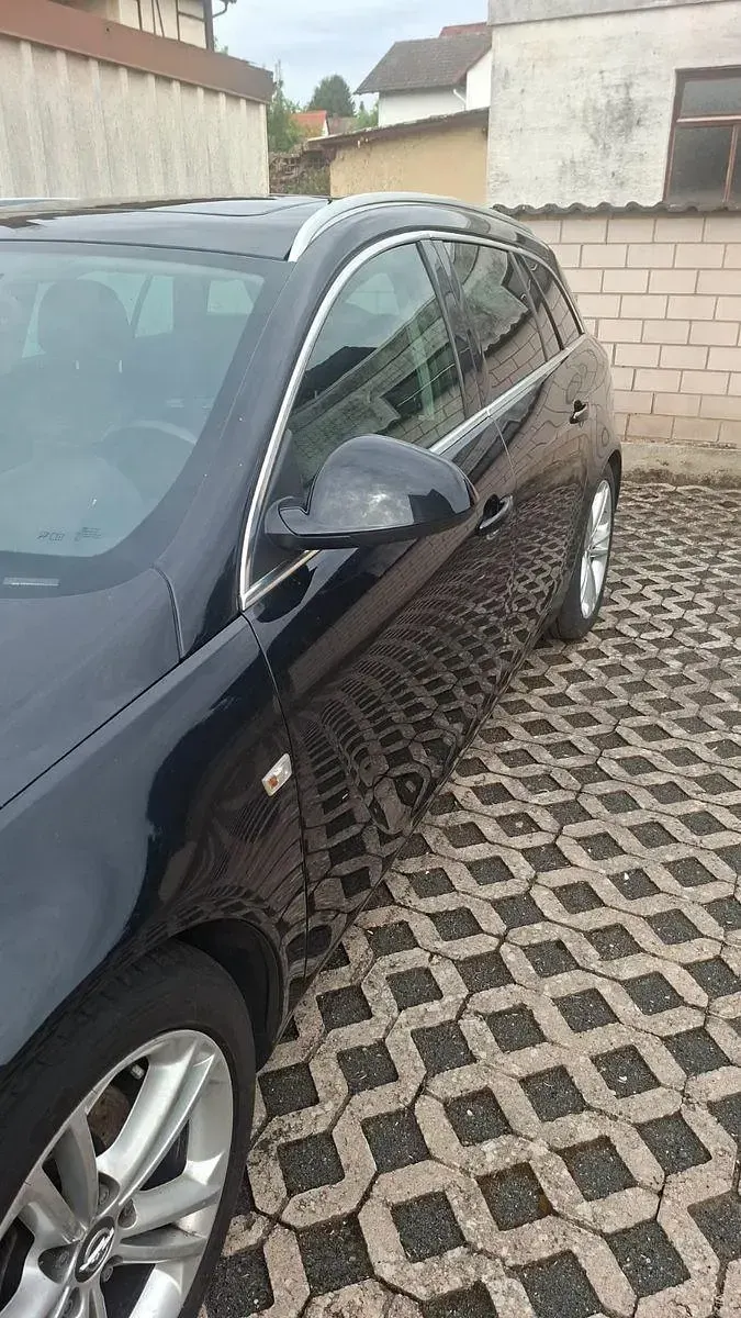 Gebraucht Opel Insignia Sport 220 PS (161 kW) 2012 Schwarz Kombi