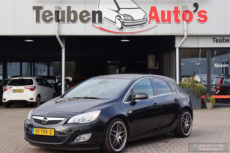 Schwarz Gebraucht 2012 Opel Astra Cosmo Limousine | 3.985 € (Guter Preis) - Bild 1/4