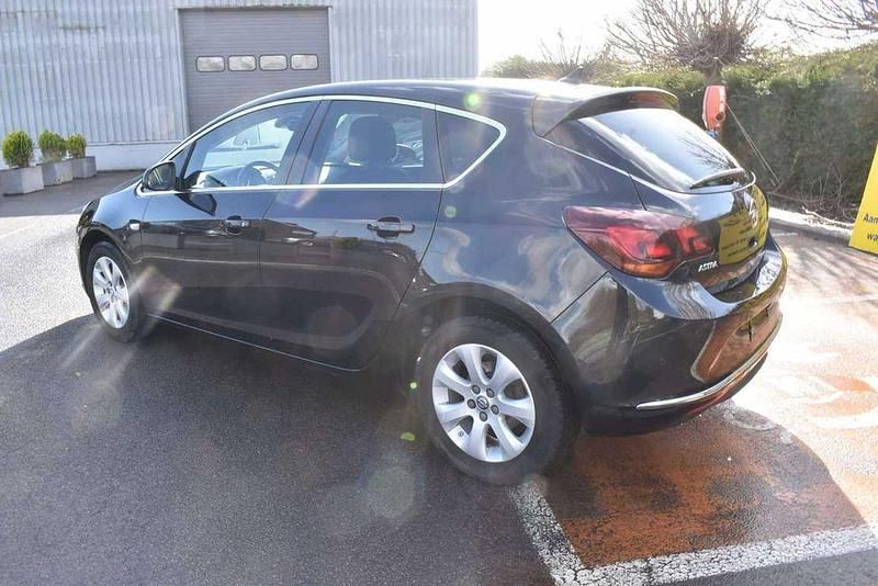 Gebraucht Opel Astra Edition+ 116 PS (85 kW) 2015 Schwarz Limousine