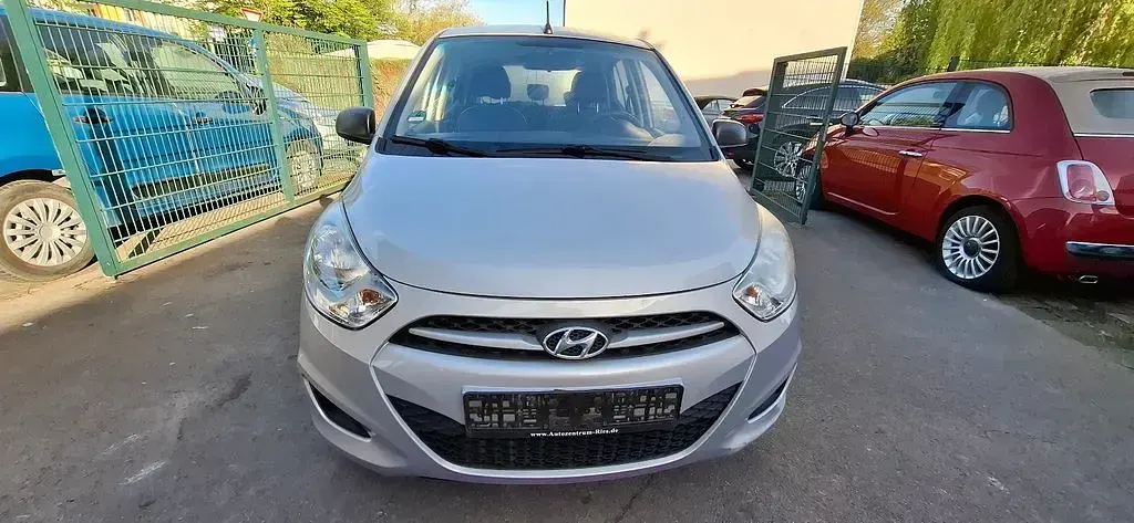 Gebraucht Hyundai i10 Edition 69 PS (50 kW) 2013 Silber Kleinwagen
