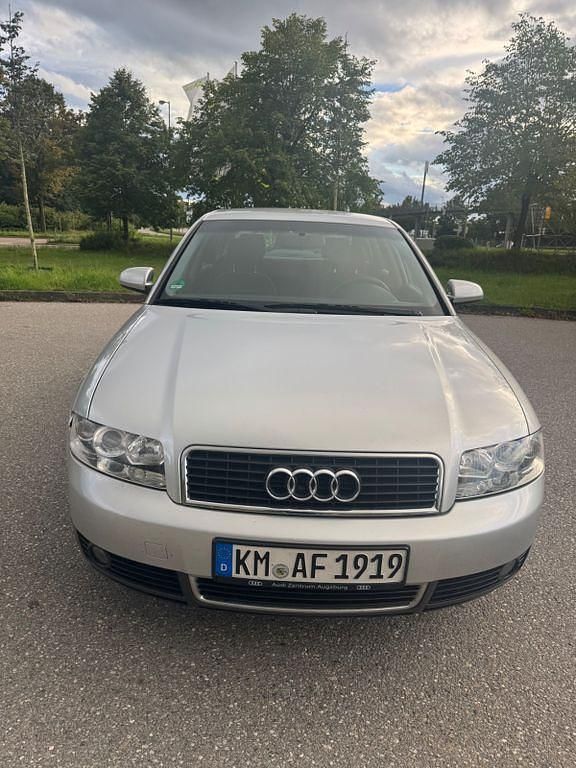 Grau Gebraucht 2001 Audi A4 Limousine | 2.699 € (Fairer Preis) - Bild 1/4