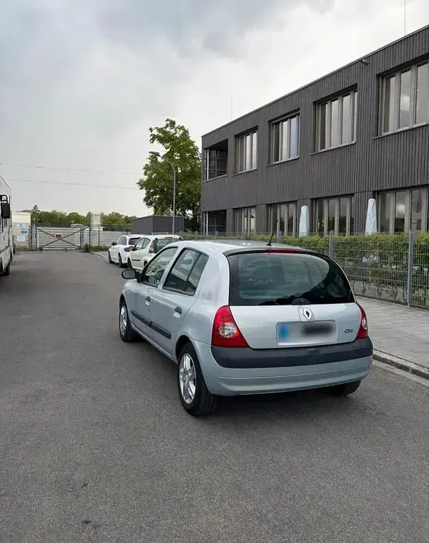 Gebraucht Renault Clio II 75 PS (55 kW) 2003 Limousine