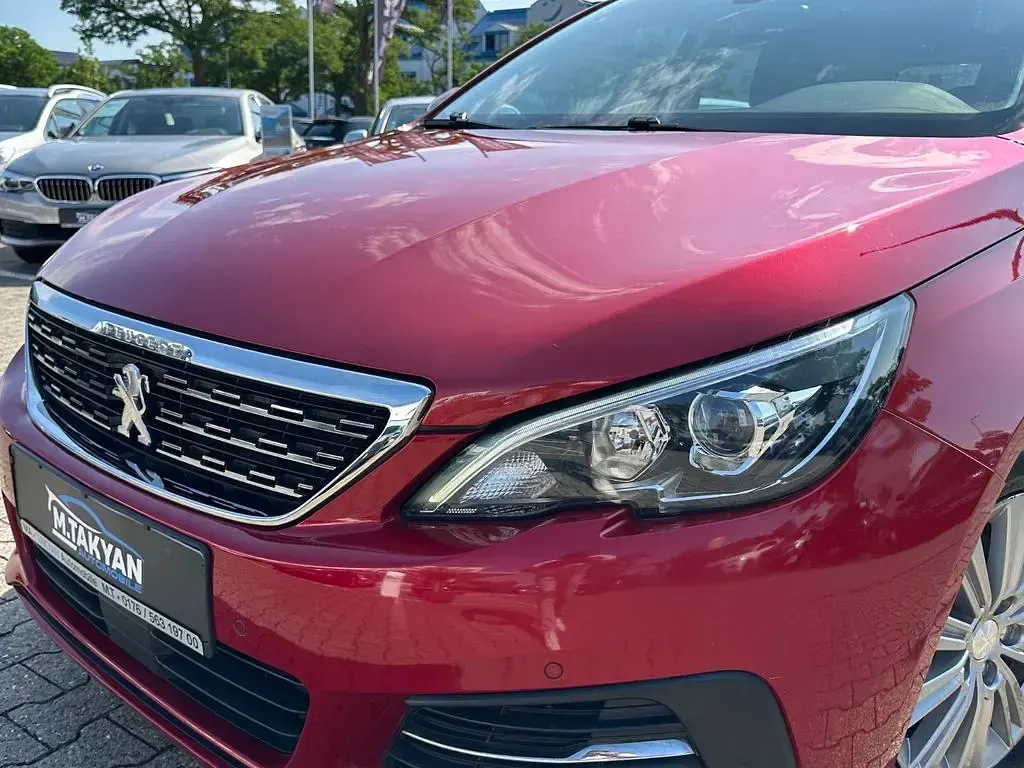Gebraucht Peugeot 308 Allure 131 PS (96 kW) 2018 Rot Limousine