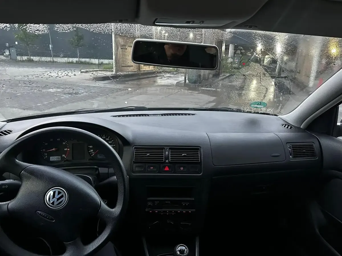 Gebraucht VW Golf IV 75 PS (55 kW) 2002 Schwarz Kleinwagen