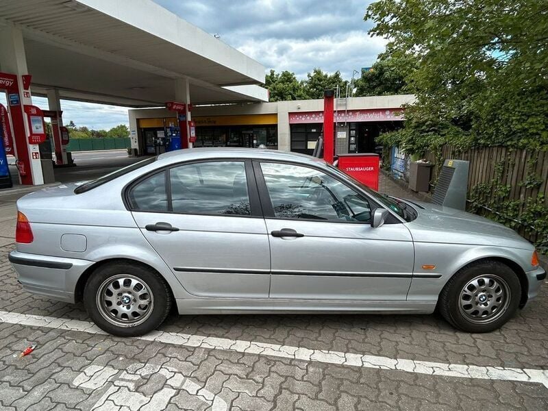 Silber Gebraucht 2000 BMW 318 Limousine | 2.790 € (Guter Preis) - Bild 1/4