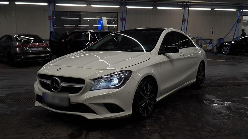 Gebraucht Mercedes CLA200 156 PS (114 kW) 2016 Weiß Coupé