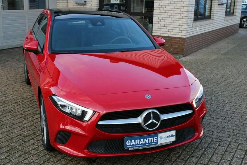 Gebraucht Mercedes A200 Style 163 PS (119 kW) 2021 Rot Limousine