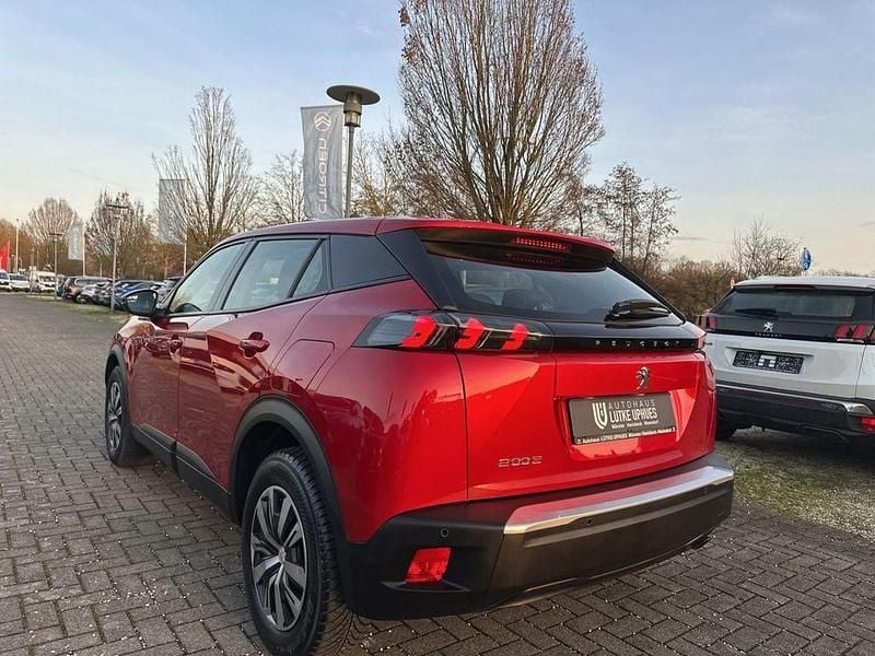Gebraucht Peugeot 2008 Active 101 PS (74 kW) 2022 Rot SUV