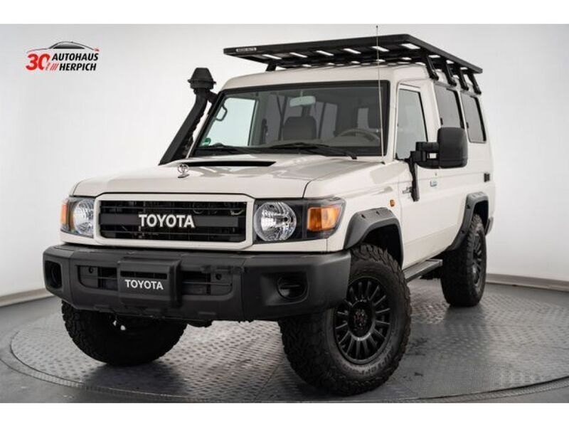 Weiß Gebraucht 2022 Toyota Land Cruiser V8 SUV | 99.990 € - Bild 1/4